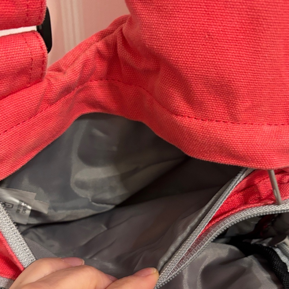 Kavu Light Red Crossbody Sling Bag - Picture 4 of 7